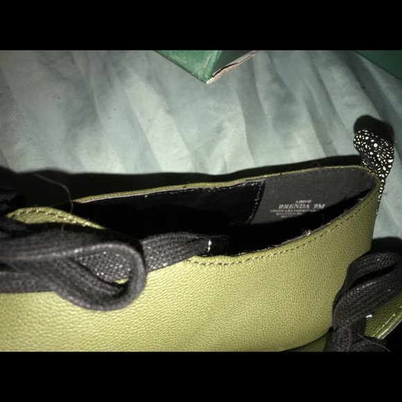 Logo By Lori Goldstein Green Brenda Bootie Sz 9 - Picture 3 of 3